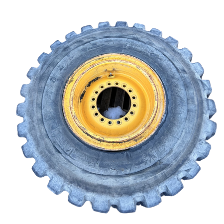 Däck med fälg 20,5x25